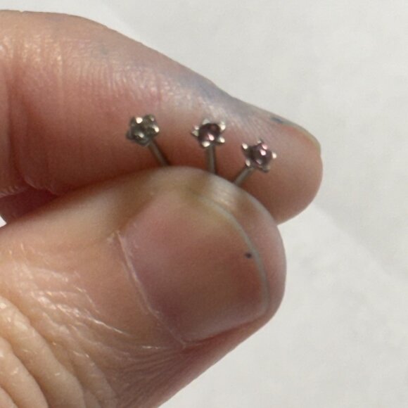 20 Gauge Purple Star Shaped Nose Rings - Picture 16 of 16